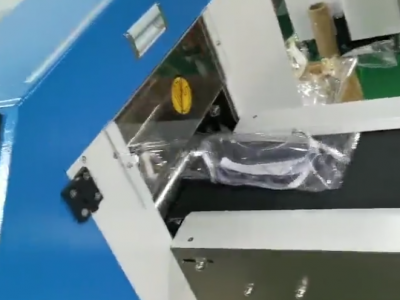 全自動包裝機(jī)包裝護(hù)目鏡作業(yè)現(xiàn)場